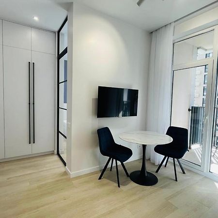 Modern Apartment In The Old Town Kiev Exteriör bild
