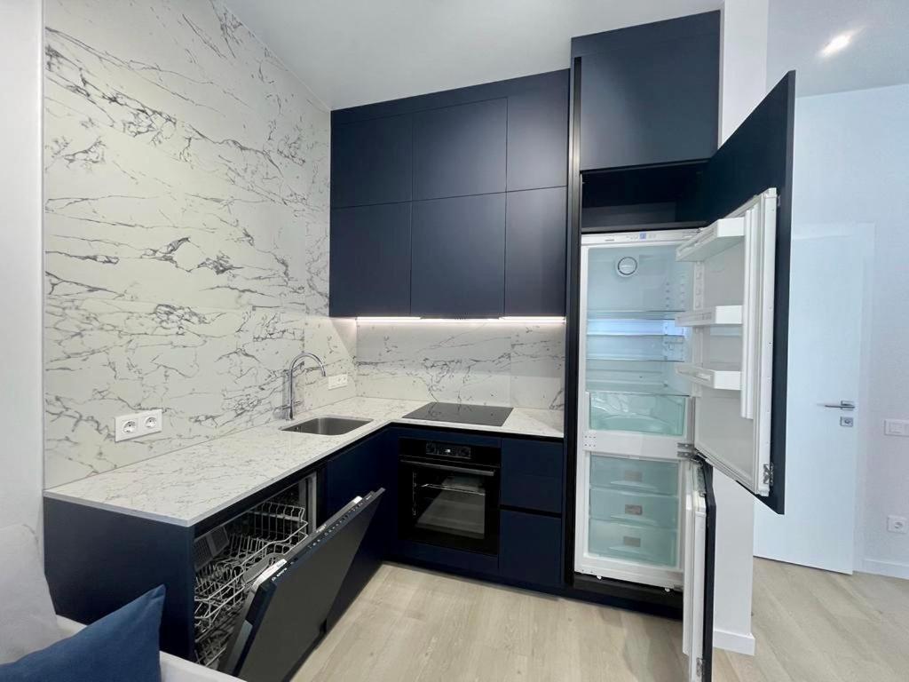 Modern Apartment In The Old Town Kiev Exteriör bild
